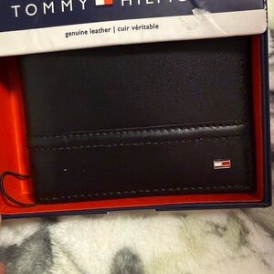 Tommy Hilfiger Black Leather Card Holder
